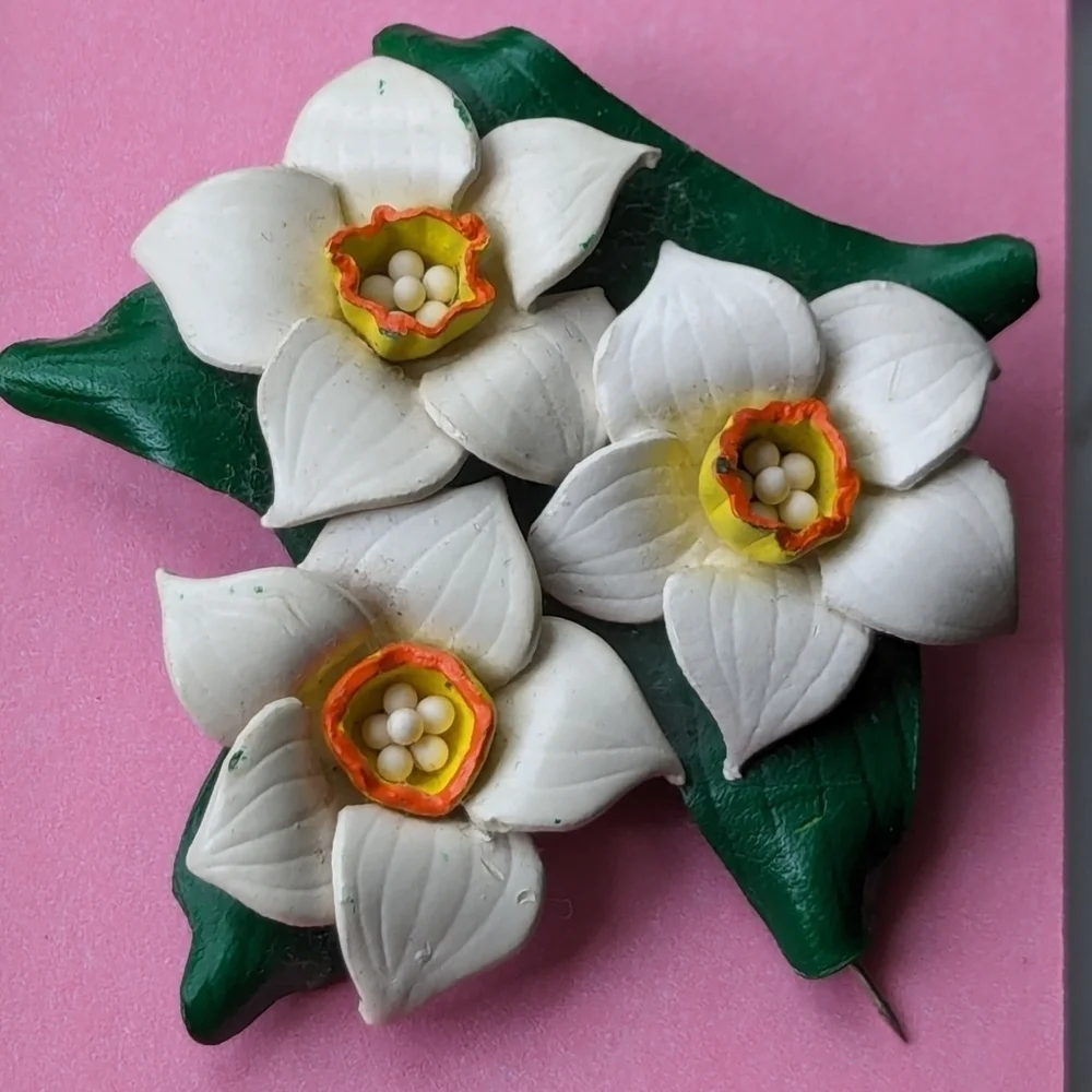 Artisan daffodils brooch